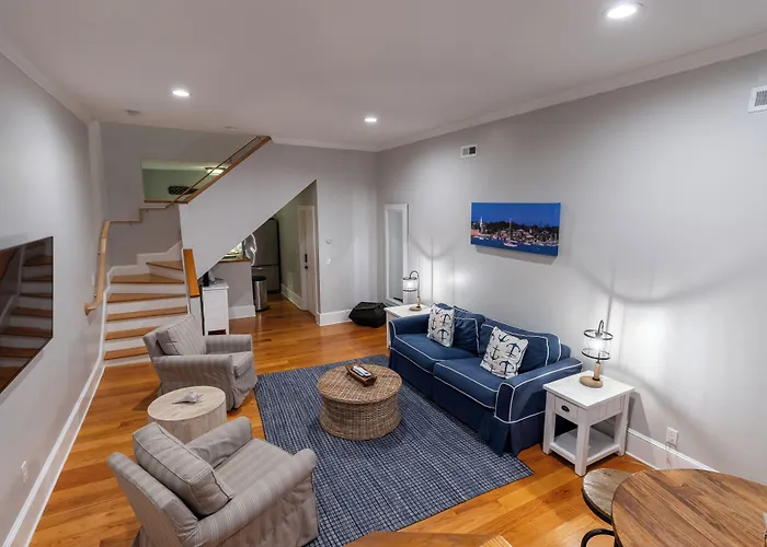 The Newport Lofts - 194 Thames Street