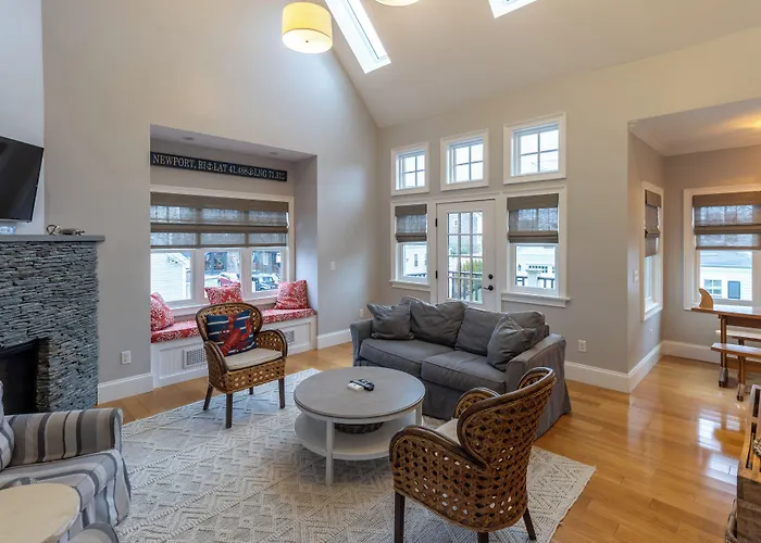 The Newport Lofts - 611 Thames Street