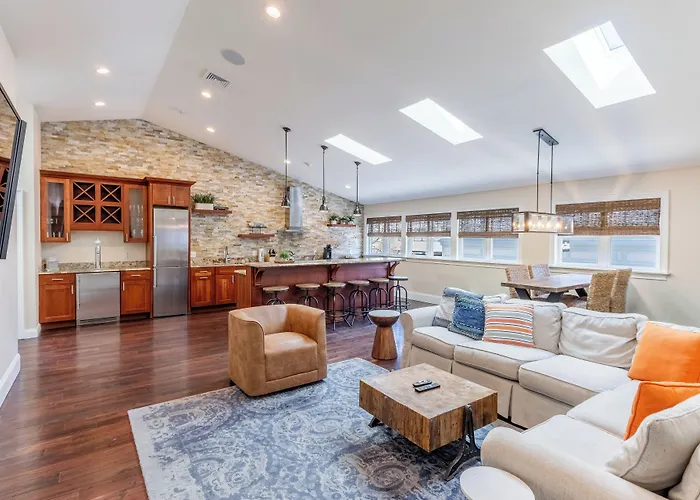 The Newport Lofts - 359 Thames Street