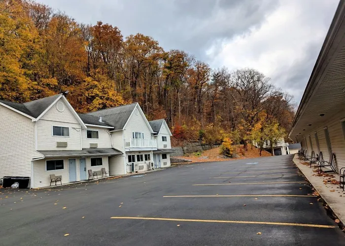 The Falls Motel - 2 Mi To " Watkins Glen State Park, Wineries " And 4 Mi To Watkins Glen International Track " The Glen "