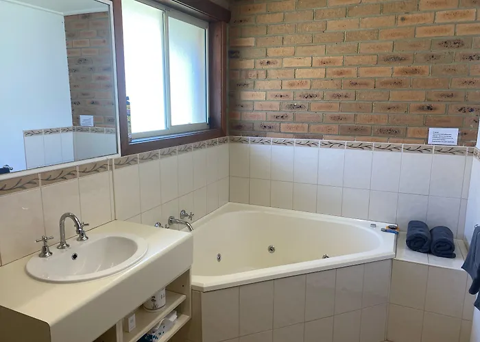 Quays Motel San Remo