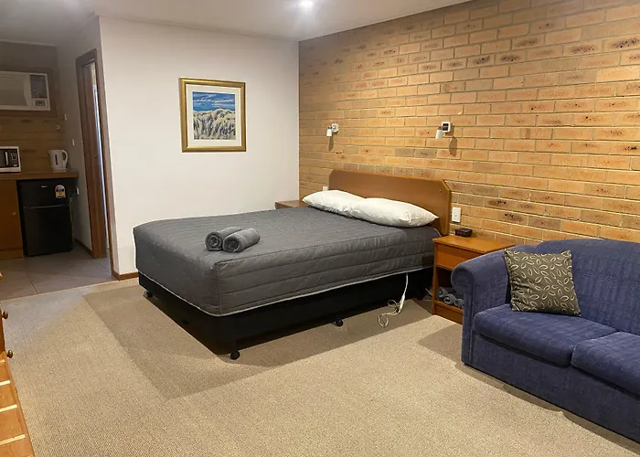 Quays Motel San Remo