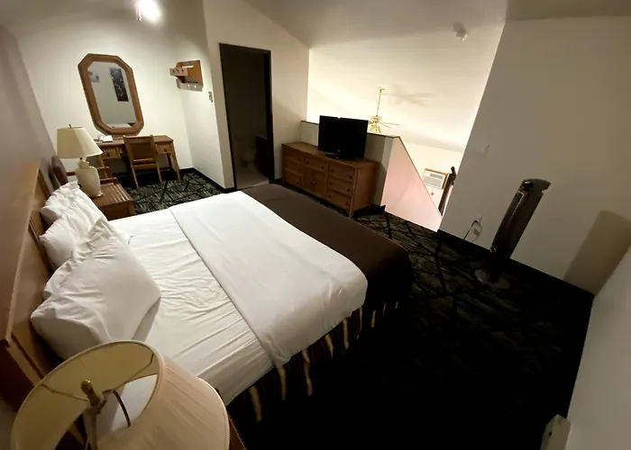 Woodland Inn & Suites