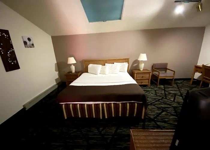 Woodland Inn & Suites