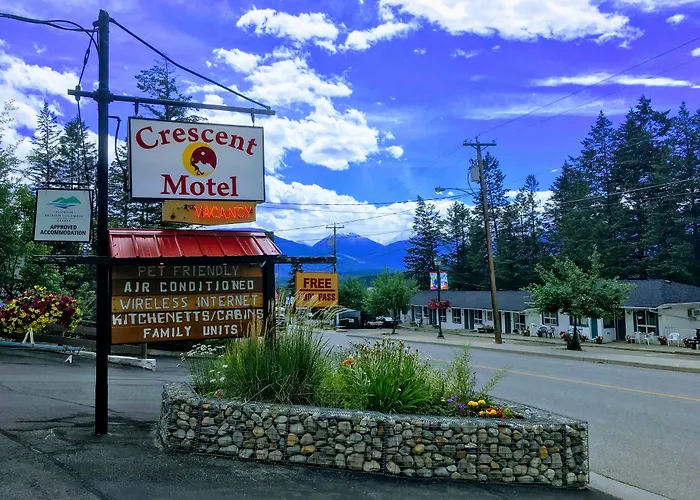 Crescent Motel