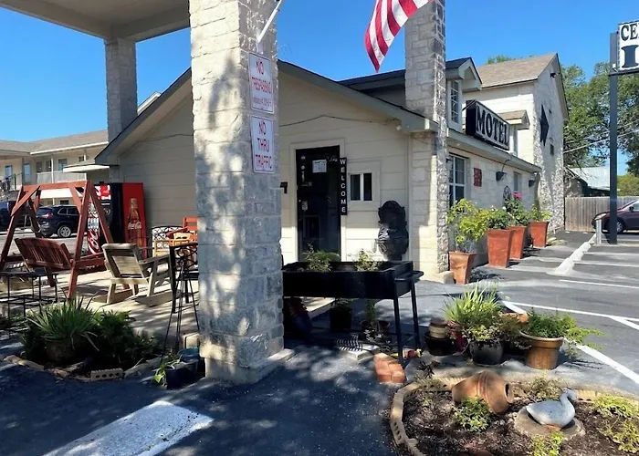 Cedar Creek Inn