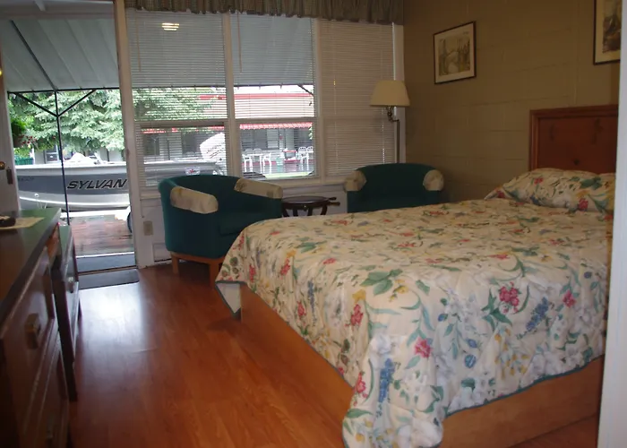 Capricorn Motel Royale 1000 Islands