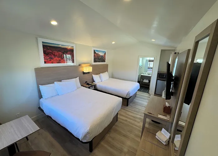 Mountain Ridge Cabins & Lodging Between Bryce And Zion National Park
