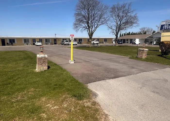 Colonial Motel