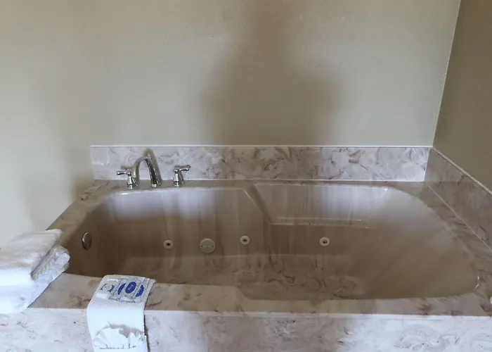 West Worth Inn & Suites White Settlement