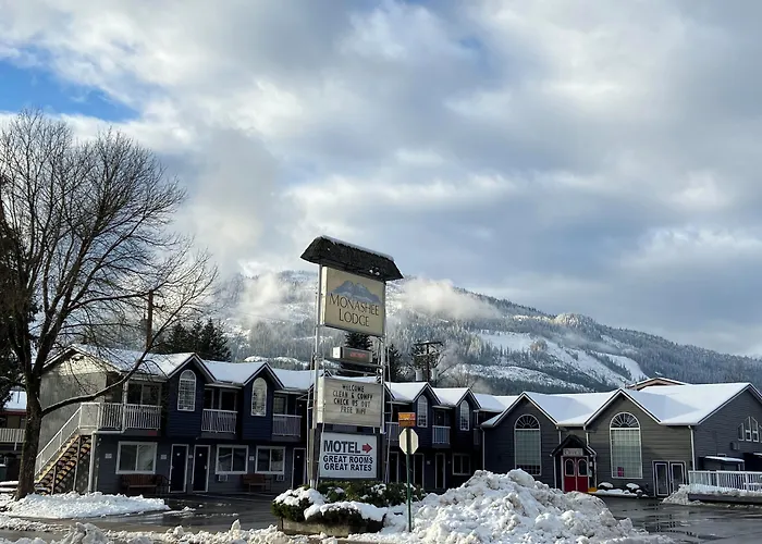 Monashee Lodge