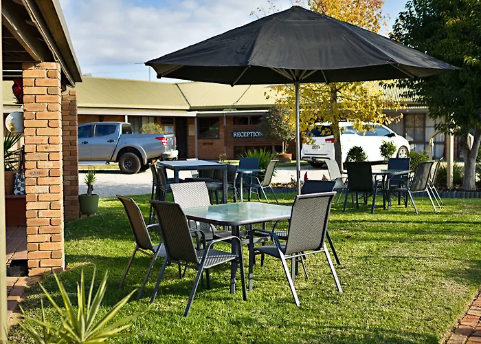 Statesman Motor Inn