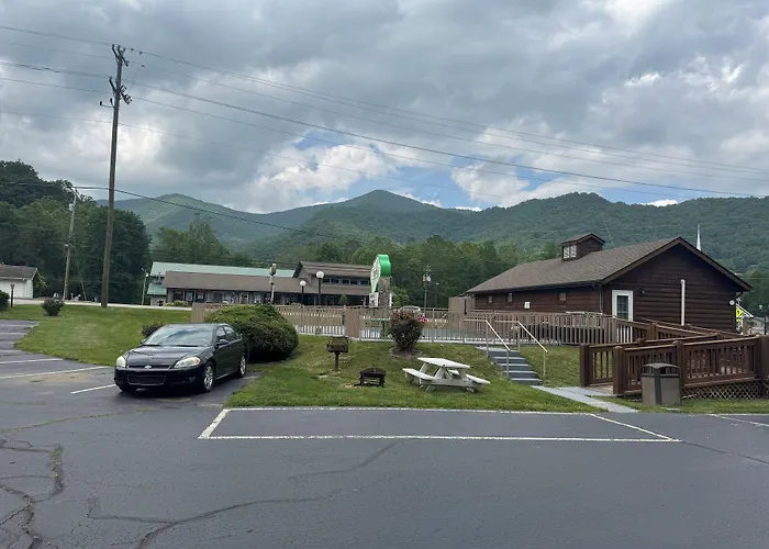 Castlewood Inn