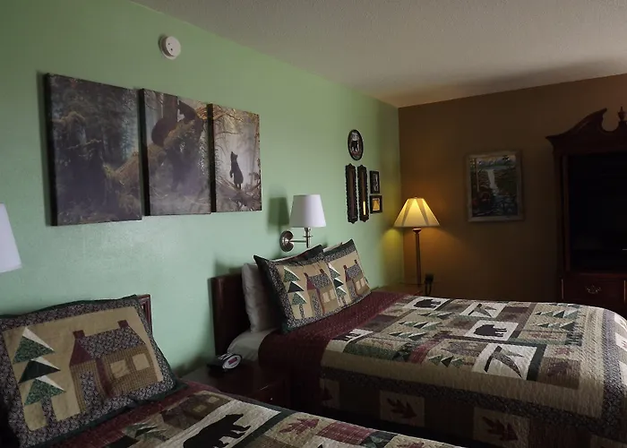 Crest Country Inn
