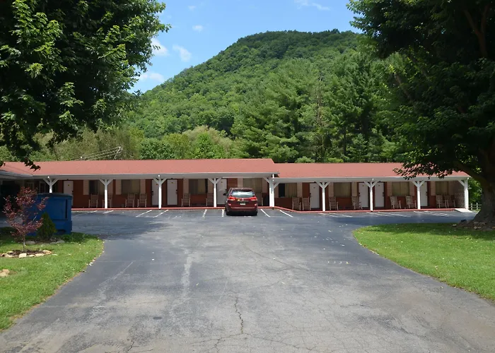 Travelowes Motel - Maggie Valley