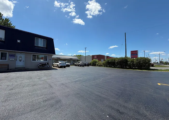 Perth Plaza Inn & Suites