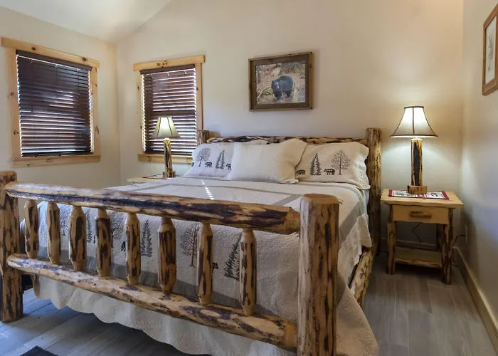 Calhoun House Inn & Suites
