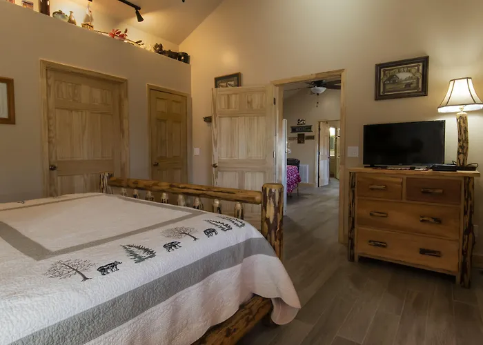 Calhoun House Inn & Suites