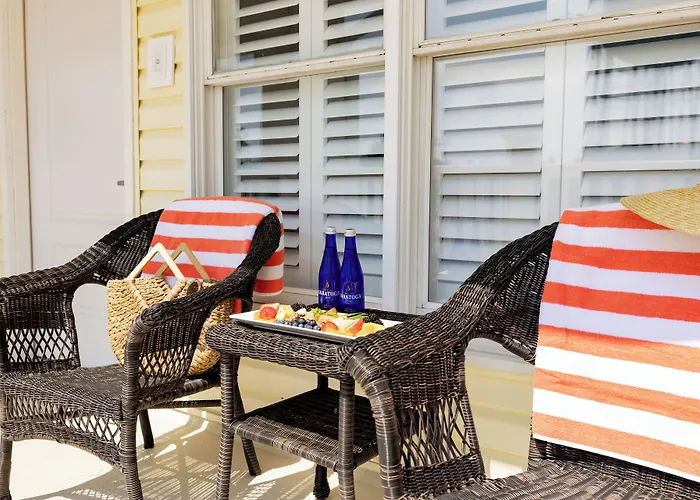The Beach Club On Madison Avenue (Adults Only)