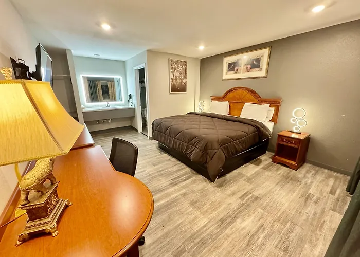 Ozark Inn & Suites