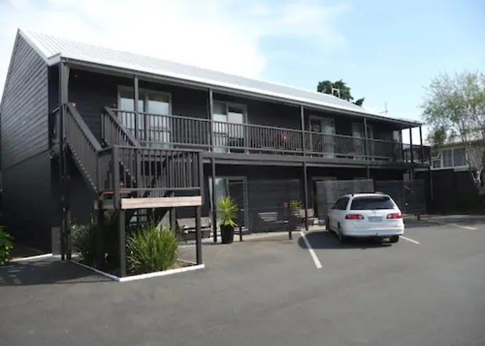 16 Northgate Motor Lodge