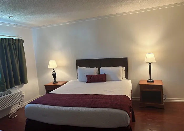 Hometown Inn North Hills