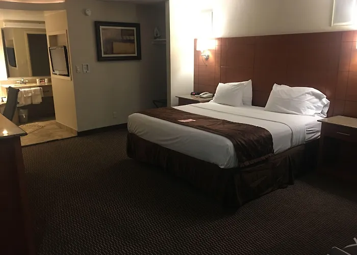 Ramada By Wyndham Rockville Centre