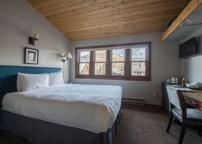 Elk Mountain Lodge