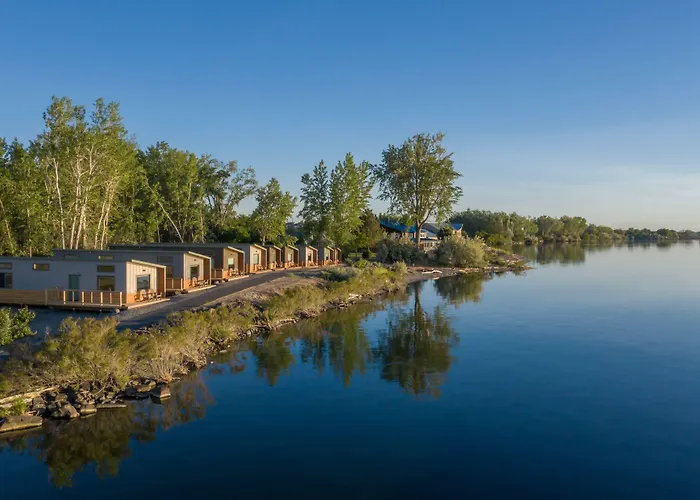 River Lodge And Cabins