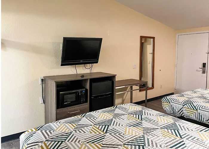 Super 8 By Wyndham Aberdeen Southern Pines