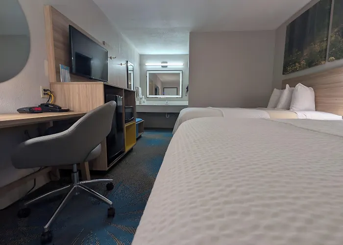 Days Inn By Wyndham Champaign/Urbana