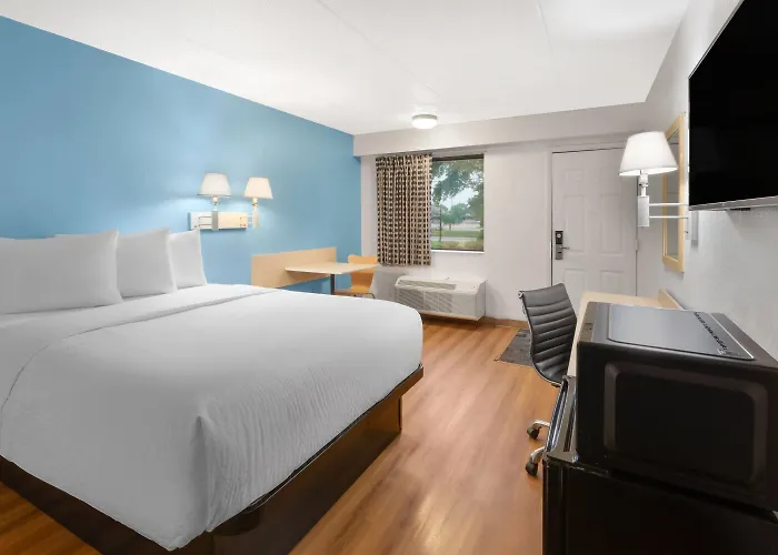 Travelodge By Wyndham Madison Heights Mi