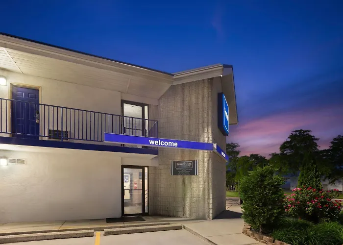 Travelodge By Wyndham Madison Heights Mi