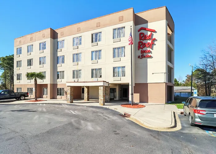 Red Roof Inn & Suites Fayetteville-Fort Bragg