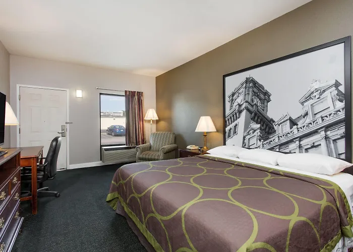 Super 8 By Wyndham Petersburg