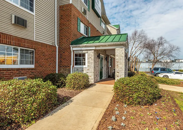 Hometowne Studios & Suites By Red Roof Charlotte - Concord