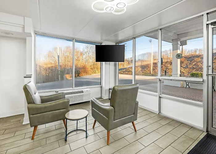 Super 8 By Wyndham Kingsport /I-81