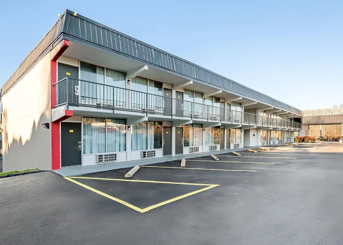 Super 8 By Wyndham Kingsport /I-81