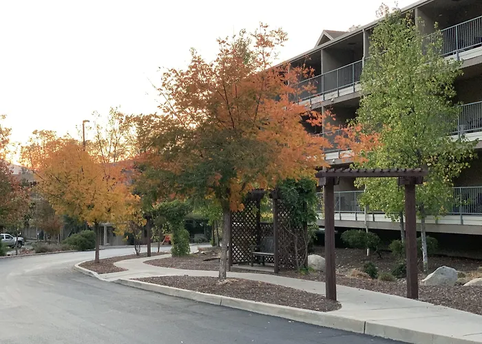 Yosemite View Lodge
