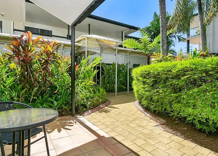 Cairns Reef Apartments & Motel