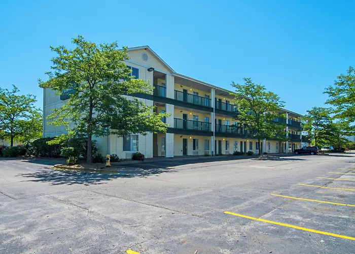 Hometowne Studios By Red Roof Chicago - Waukegan