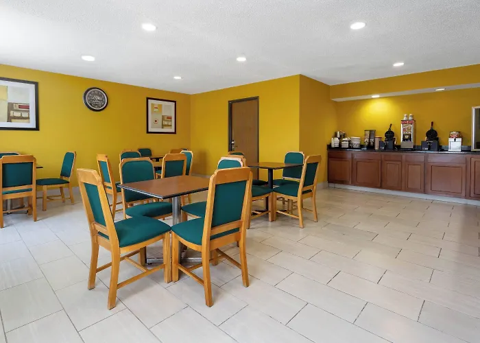 Baymont By Wyndham Harvard