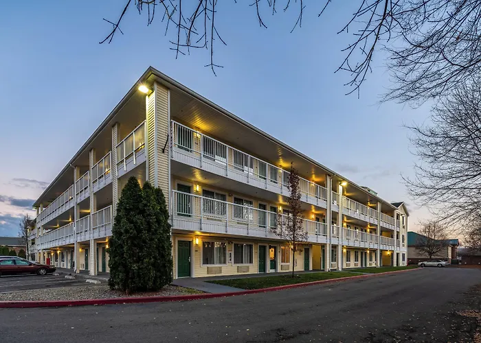Hometowne Studios By Red Roof Spokane - Valley
