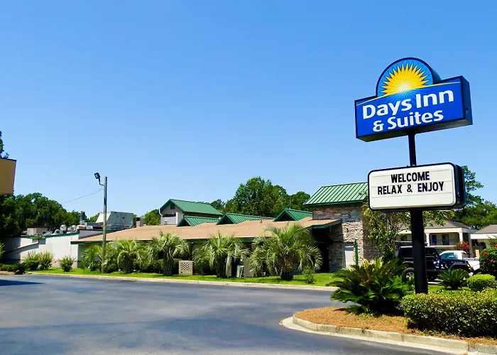 Days Inn & Suites By Wyndham Savannah Midtown