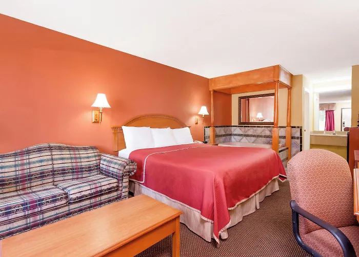 Regency Inn & Suites-Hamilton Place