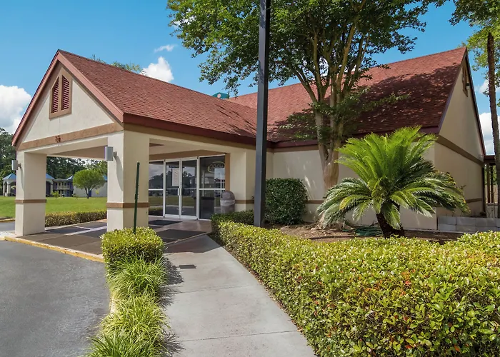 Red Roof Inn & Suites Brunswick I-95