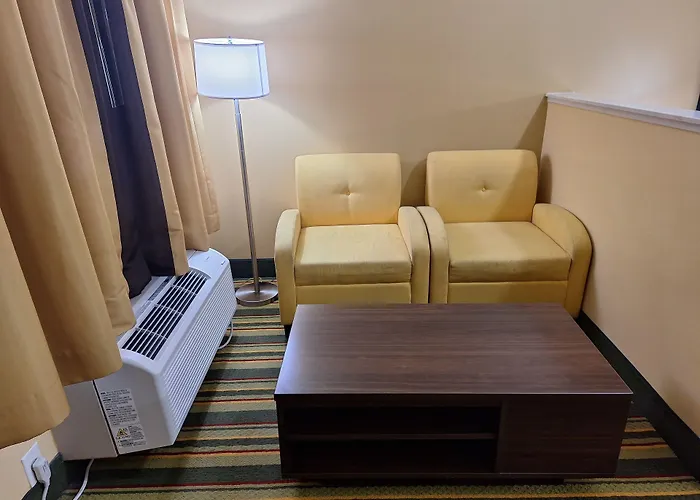 Super 8 By Wyndham Weslaco