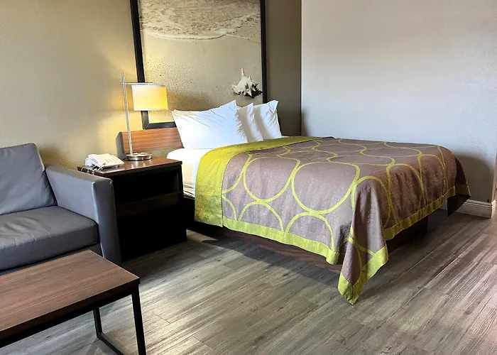 Super 8 By Wyndham Bay St. Louis