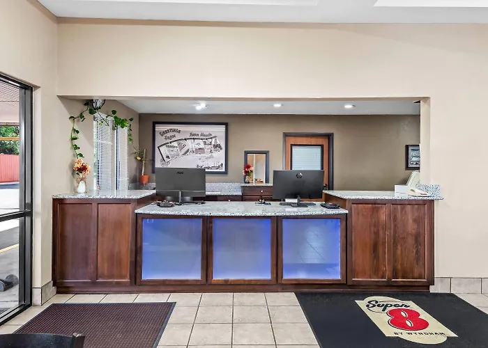 Super 8 By Wyndham Terre Haute