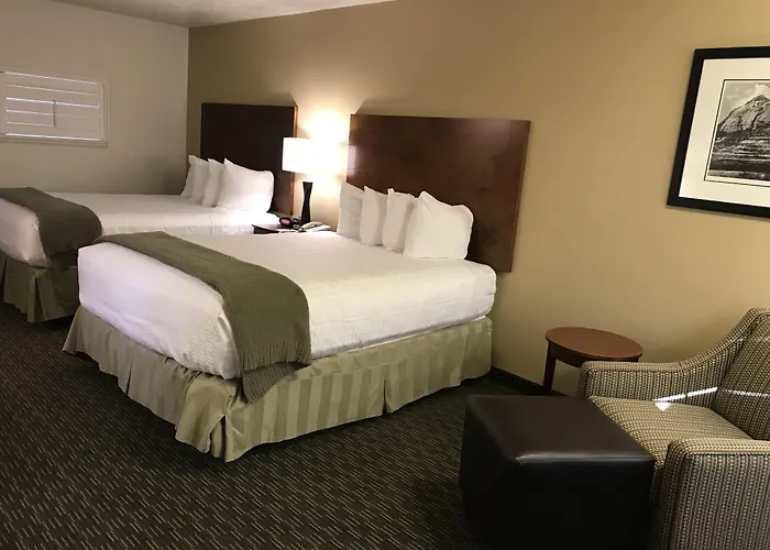 Dinosaur Inn & Suites